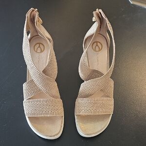 Wishbone Collection Size 10 Comfort Knit Wedge Sandals in Rose Gold